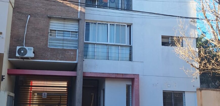 ALQUILER | Monoambiente con salida directa a la calle