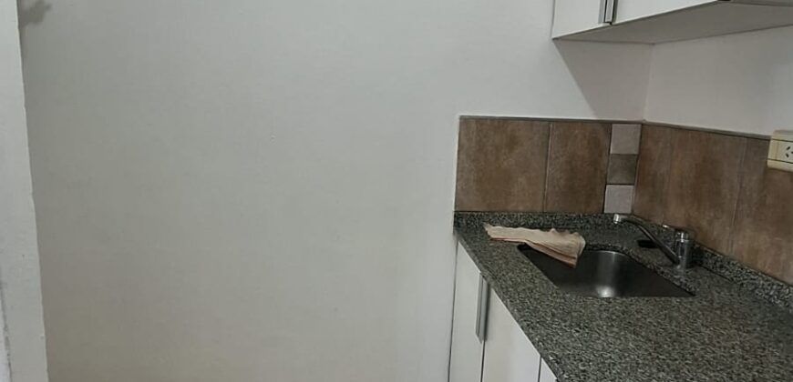 ALQUILER | Monoambiente con salida directa a la calle