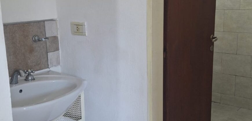 ALQUILER | Monoambiente con salida directa a la calle