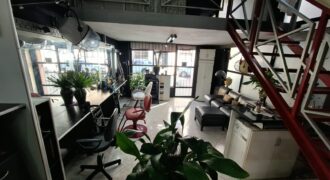 VENTA | Exclusiva casa con piscina y salón comercial