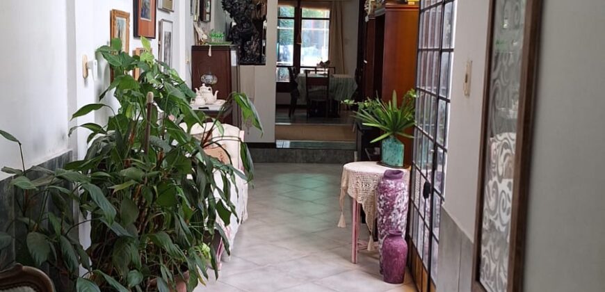VENTA | Exclusiva casa con piscina y salón comercial