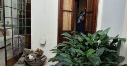 VENTA | Exclusiva casa con piscina y salón comercial