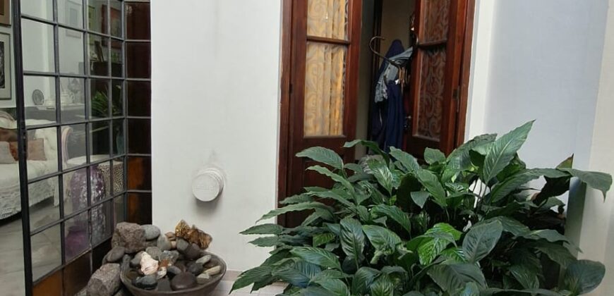 VENTA | Exclusiva casa con piscina y salón comercial