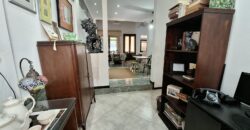 VENTA | Exclusiva casa con piscina y salón comercial
