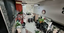 VENTA | Exclusiva casa con piscina y salón comercial