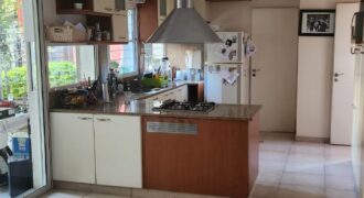 Exepcional casa Calle Santiago del Estero casi Urquiza 3 dormitorios