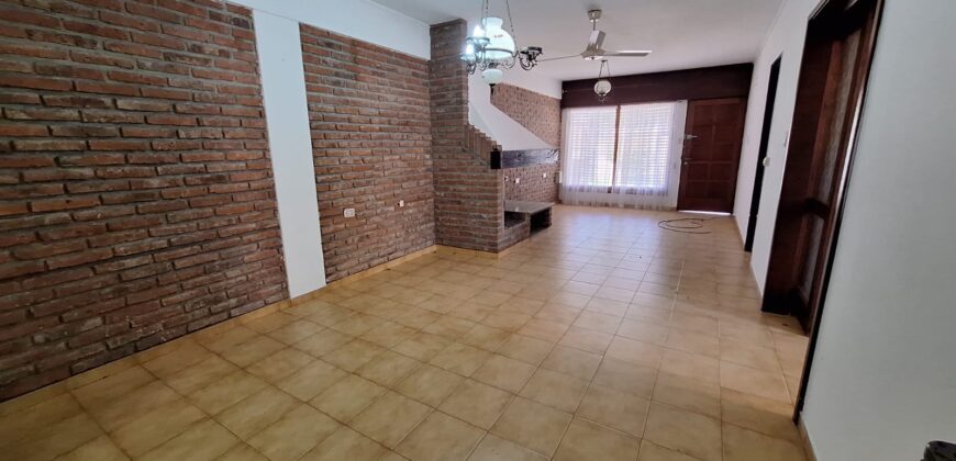 VENTA | Excelente casa de 2 plantas en zona Thompson