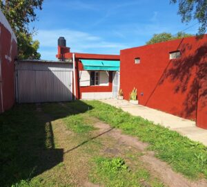 VENTA | Casa con salón comercial en San Benito