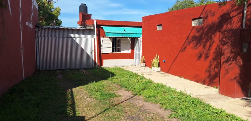 VENTA | Casa con salón comercial en San Benito