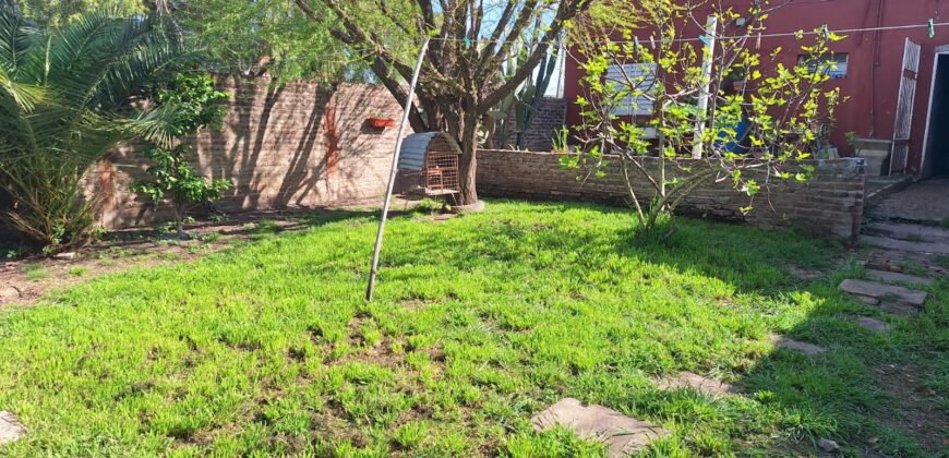 VENTA | Casa con salón comercial en San Benito